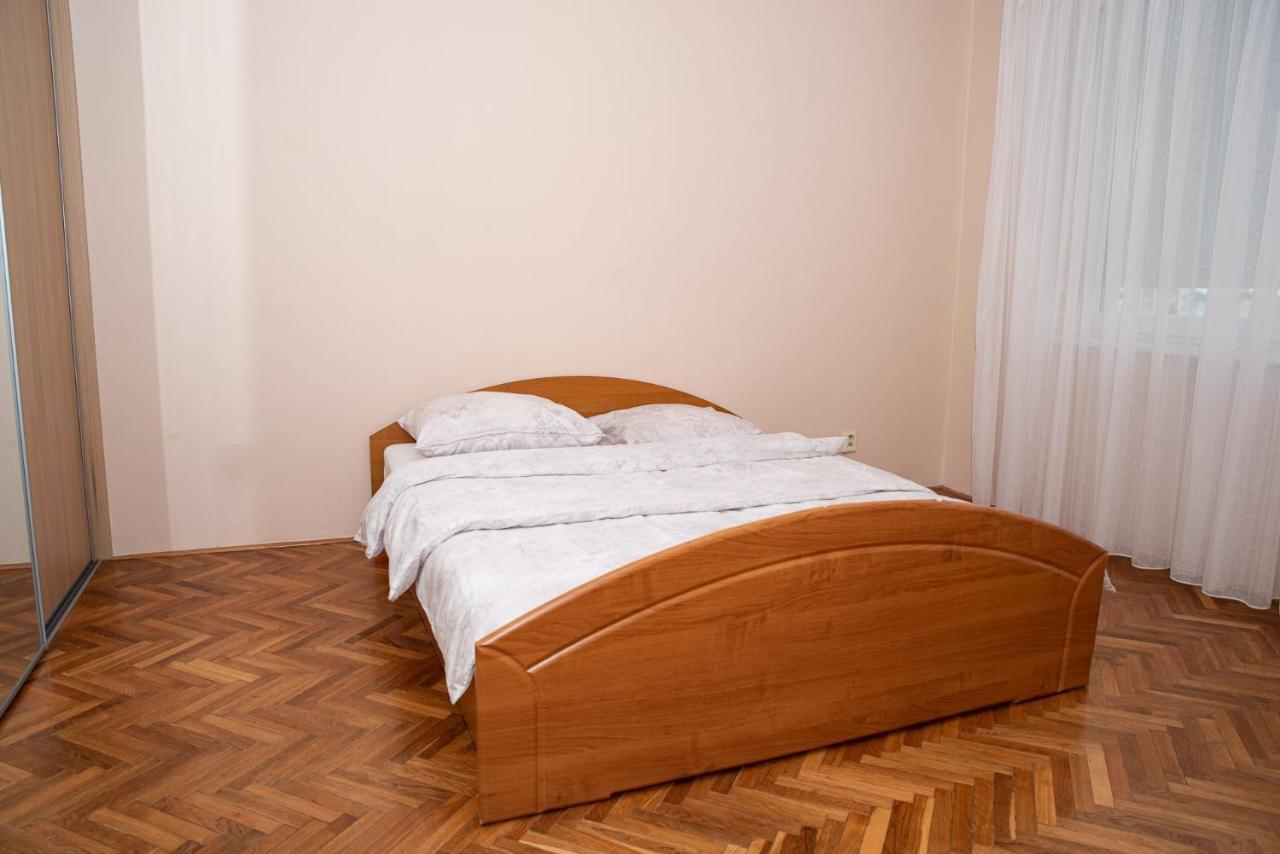 Lovely One Bedroom Apartment Nove Zamky Bagian luar foto