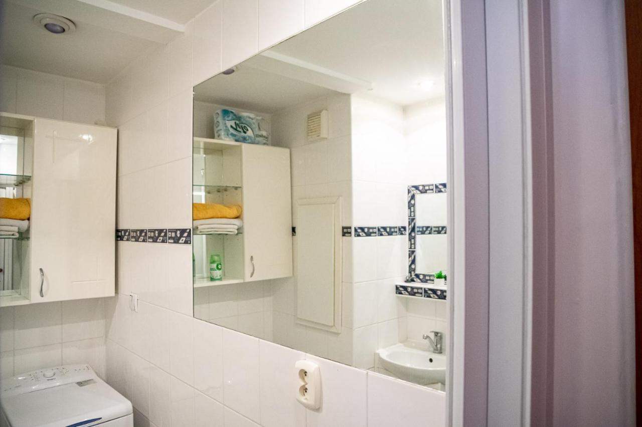 Lovely One Bedroom Apartment Nove Zamky Bagian luar foto