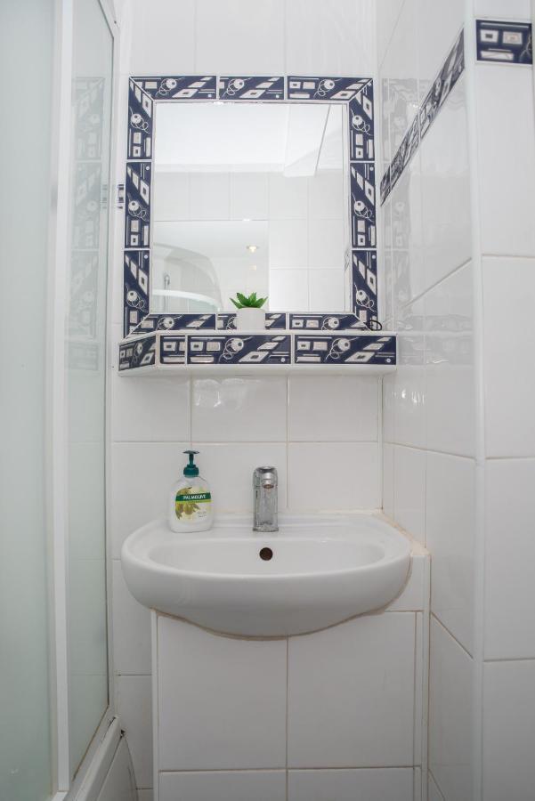 Lovely One Bedroom Apartment Nove Zamky Bagian luar foto